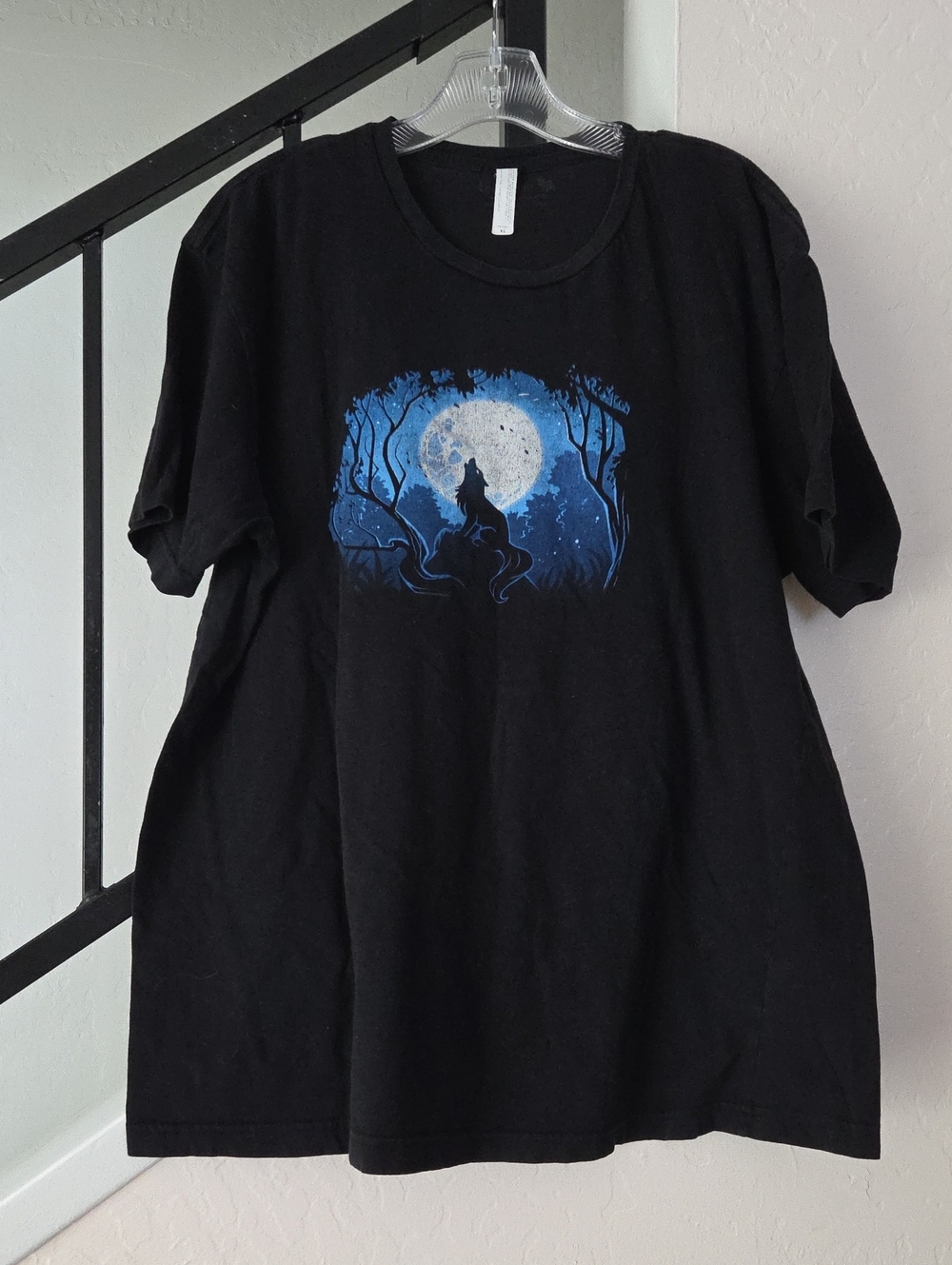 Men's Black Wolf Moon Graphic Tee - Size XL